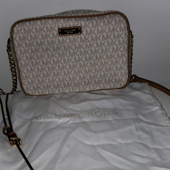 Michael Kors crossbody - Picture 2 of 7